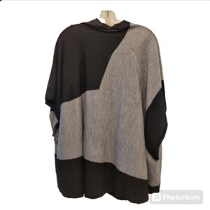 Eileen Fisher 100% Merino Wool Colorblock Poncho Gray Black Size Medium